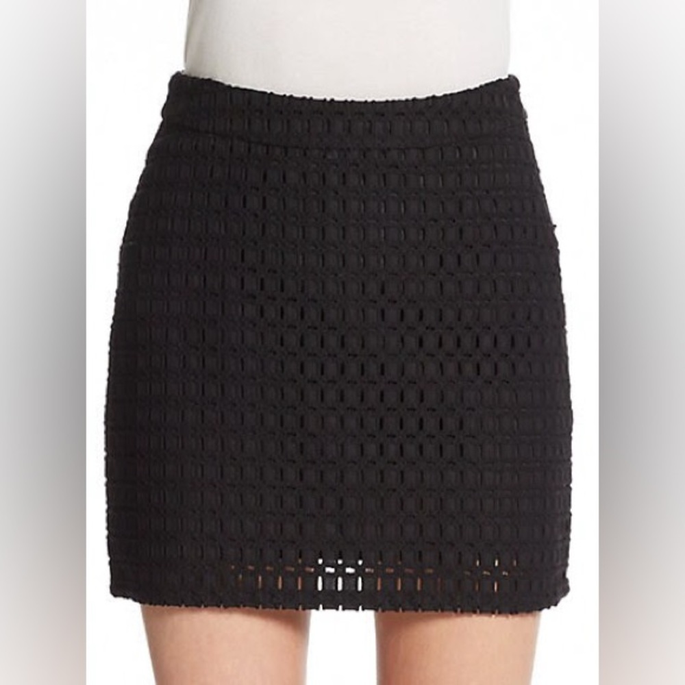 frame le lace mini skirt / size 26 / black NWOT